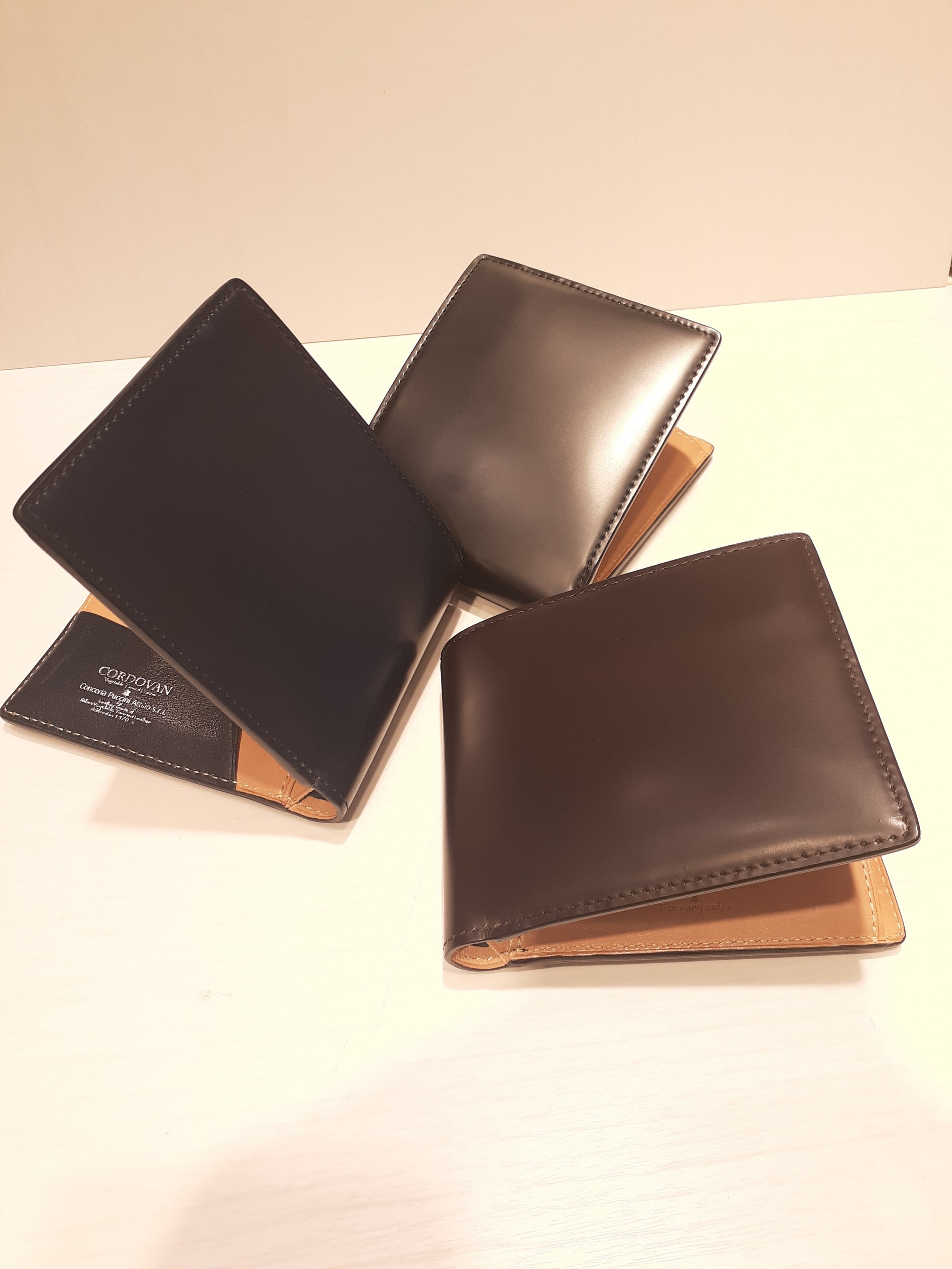 コードバンベーシック二つ折り財布 | nectoは革製品を幅広く取り揃えて